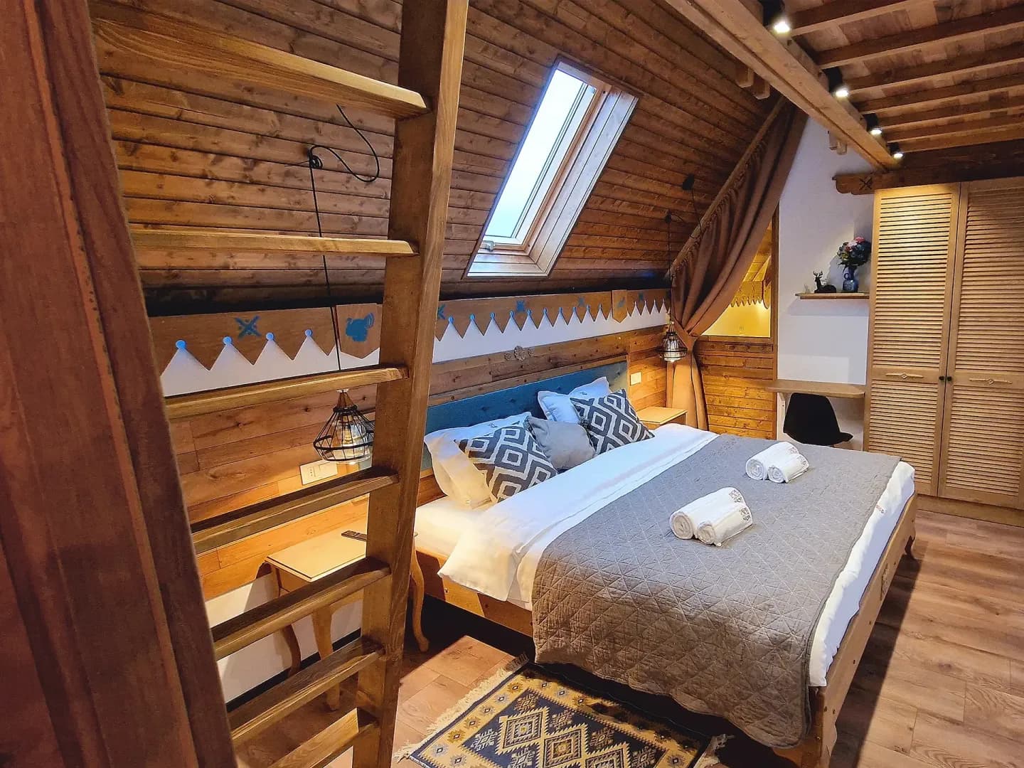 8-Dormitor-cazare-Cabana-Plai-din-Bran